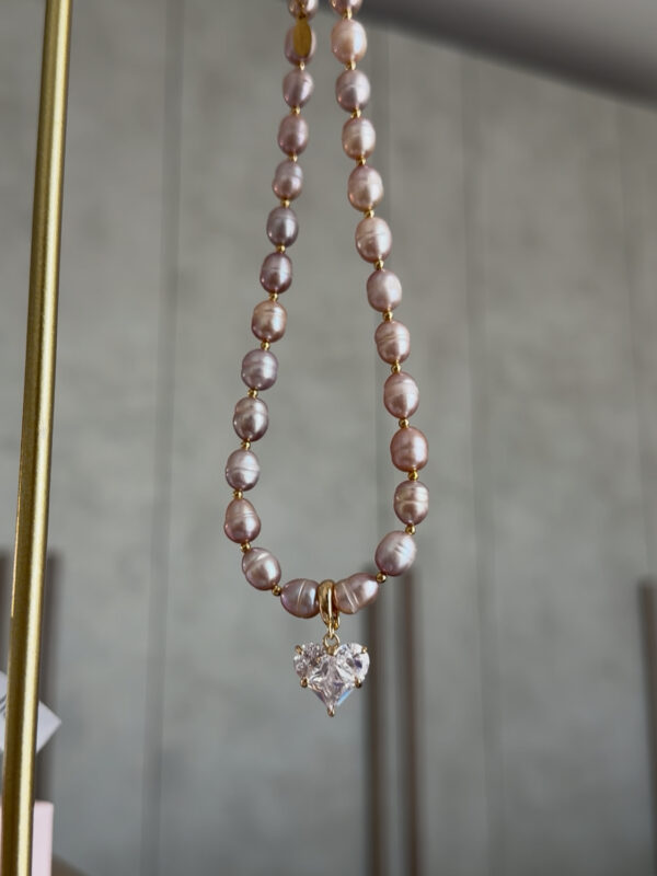Heart pink pearl choker