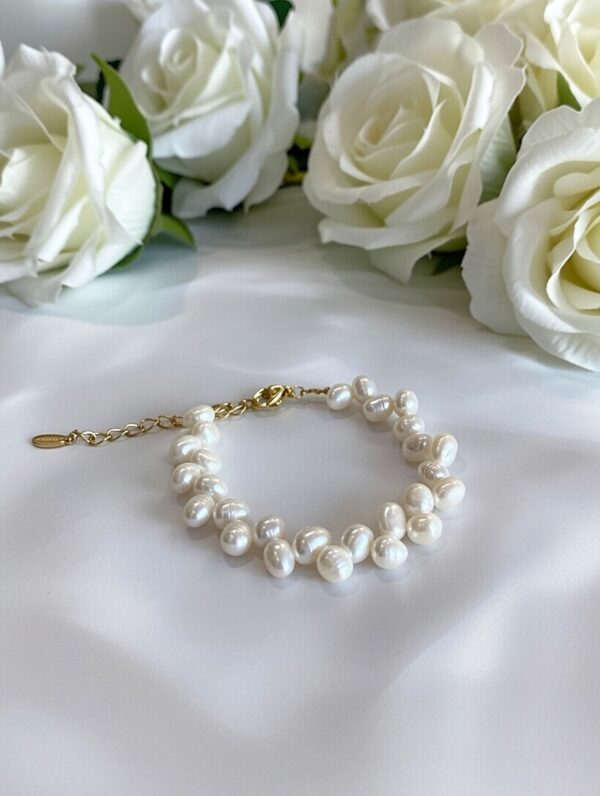 Luminous pearl bracelet