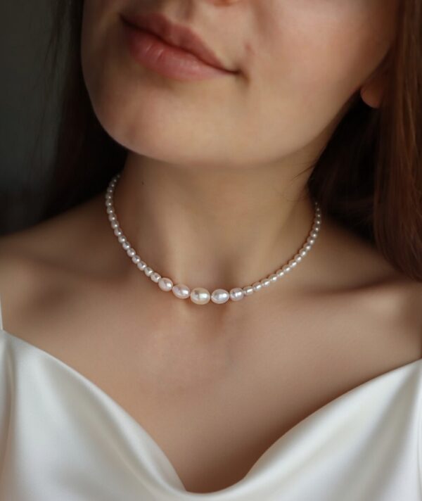 Princess pearls choker