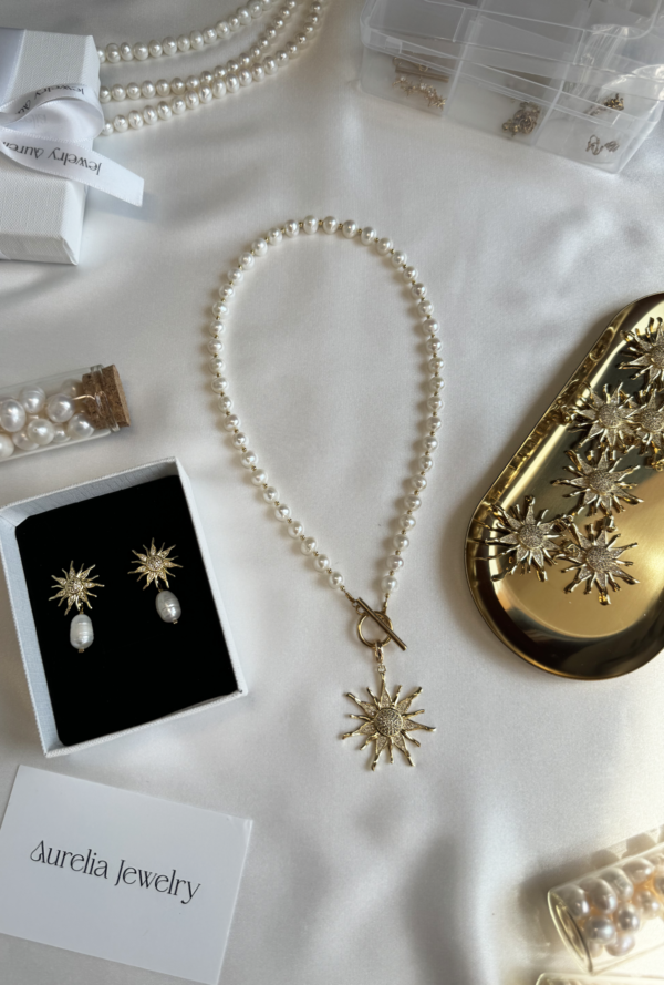 Apollo pearl necklace